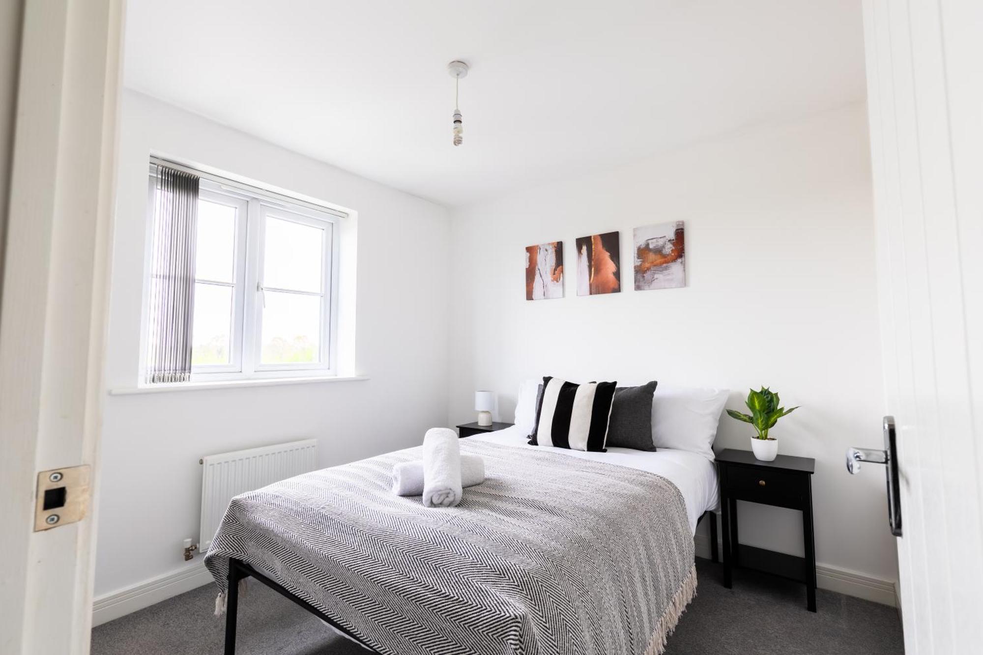 Spacious 4-Bedroom Home Near City Centre With Parking ノッティンガム エクステリア 写真