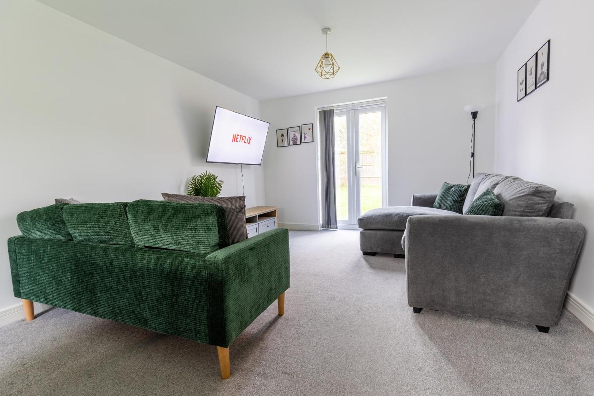Spacious 4-Bedroom Home Near City Centre With Parking ノッティンガム エクステリア 写真