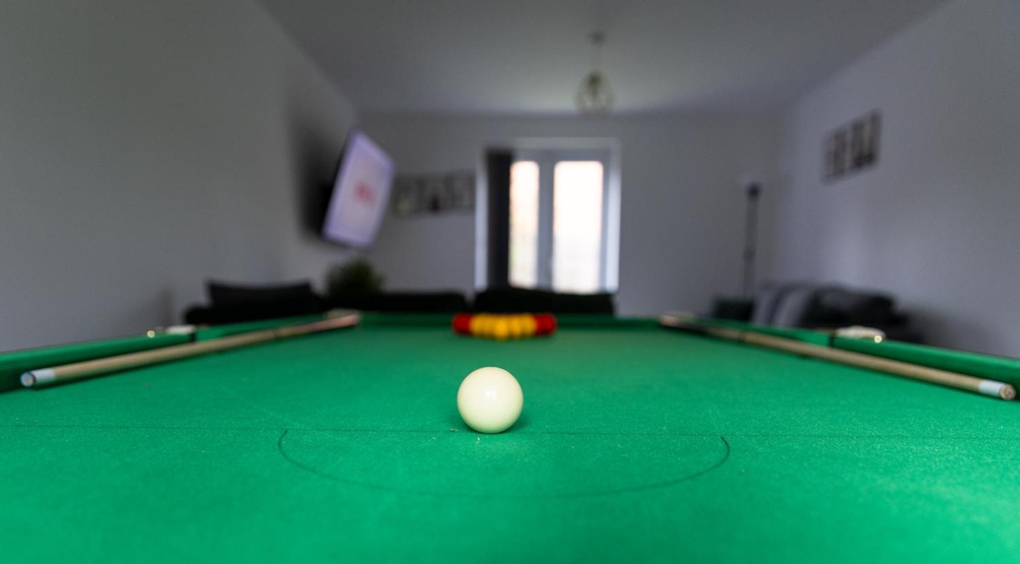 Spacious 4-Bedroom Home Near City Centre With Parking ノッティンガム エクステリア 写真